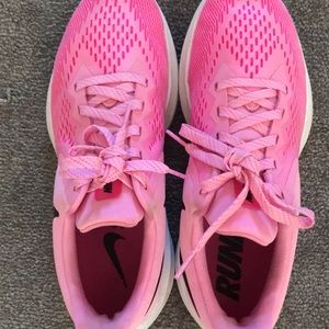 Nike women’s zoom Winflo running shoes